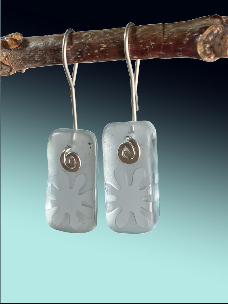 Daisy Signature Earrings in Clear Glass