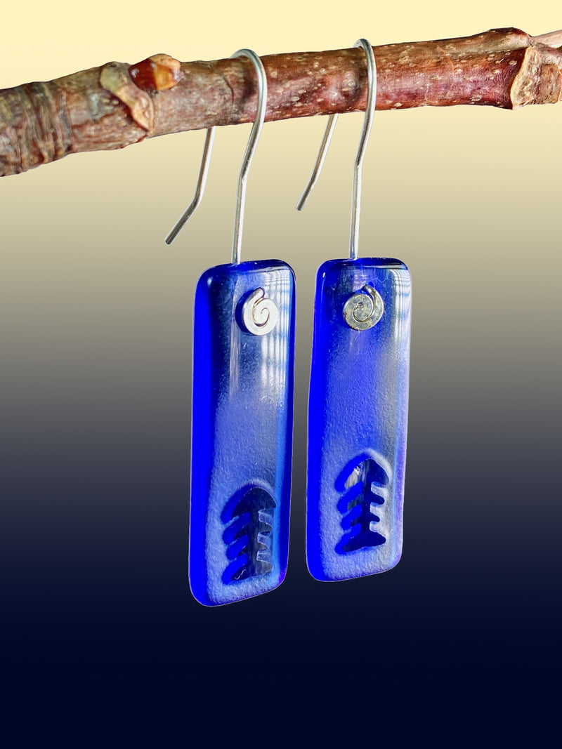 Fishbone Signature Earrings in Cobalt Blue